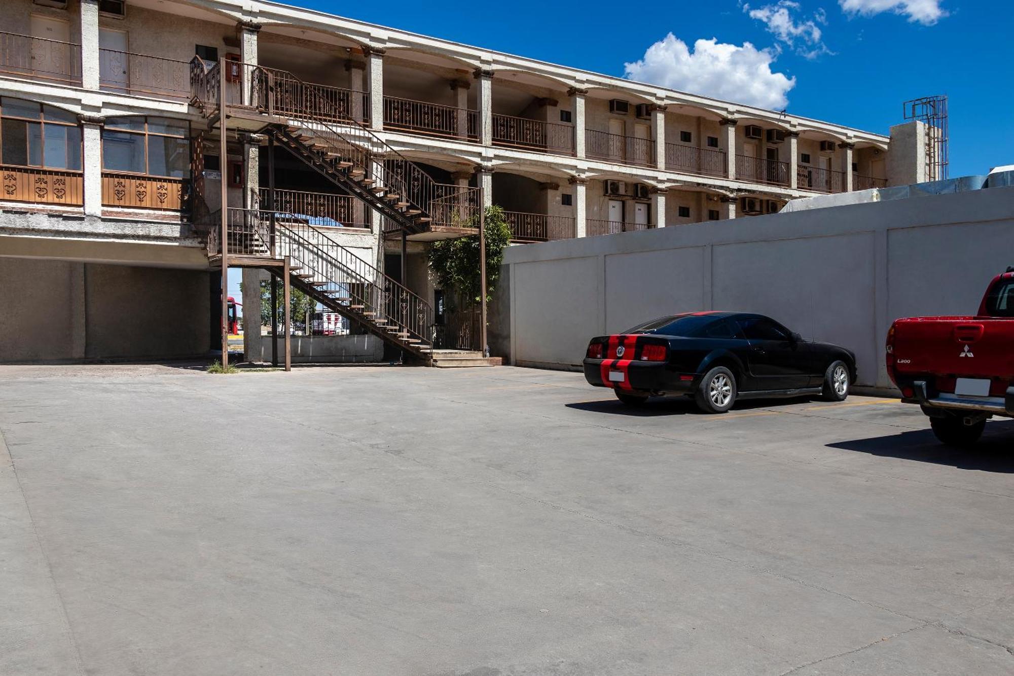 Oyo Hotel Real Del Sur, Estadio Чиуауа Экстерьер фото